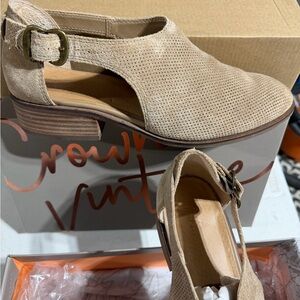 Vintage Beige Women's Flats with Buckle